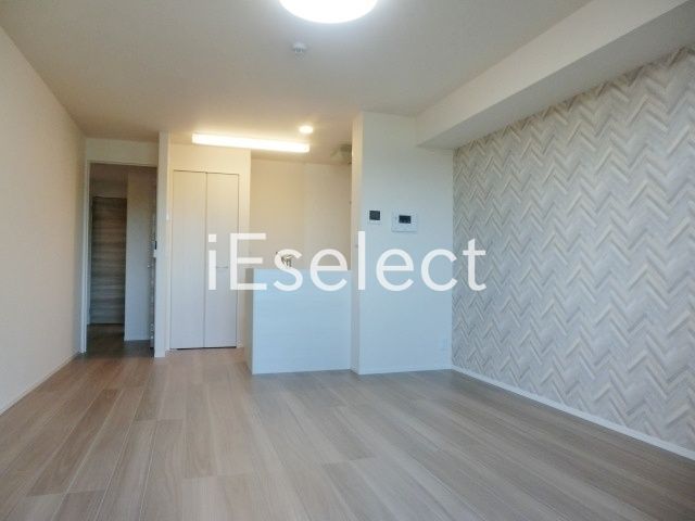 居室・リビング　オシャレなアクセントクロスのリビング