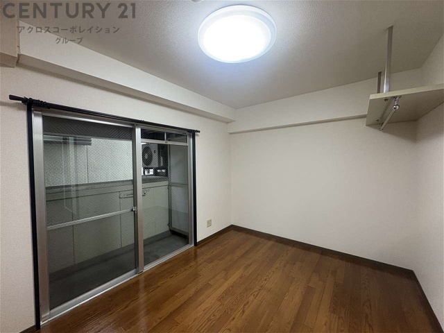 居室・リビング　床が落ち着いた色合いで綺麗です！