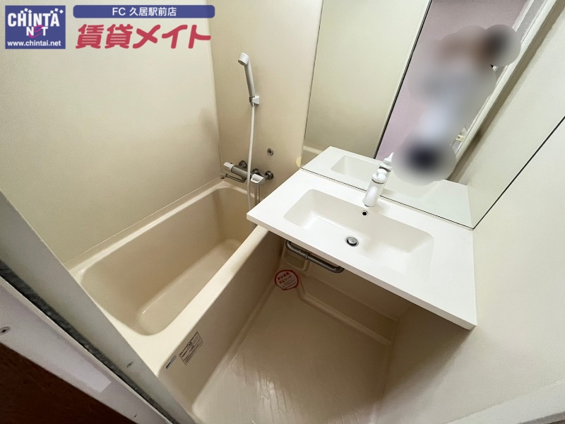 バス・シャワールーム　同物件別部屋の写真