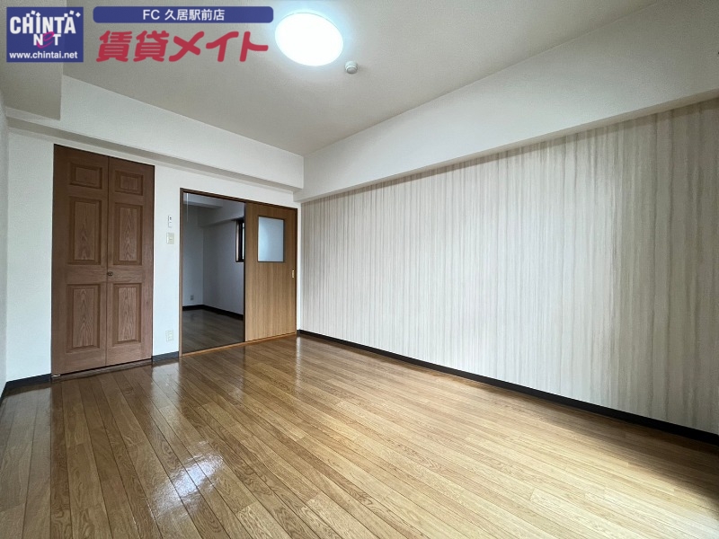 居室・リビング　同物件別部屋の写真