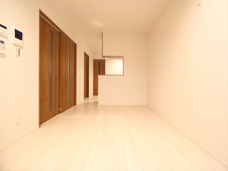 居室・リビング　ＬＤＫ10.6帖　システムキッチン　エアコン完備　同仕様写真