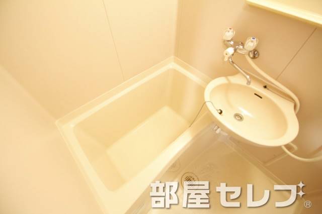 バス・シャワールーム　キレイなバスルームです。