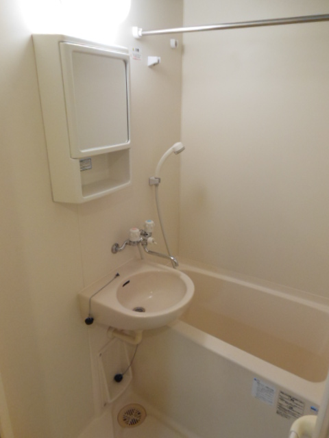 バス・シャワールーム　「バス・トイレ別です」