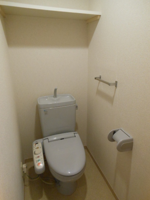 トイレ　「温水洗浄便座付トイレ」