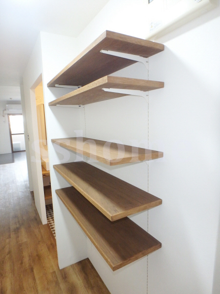 その他部屋・スペース　飾り棚でも収納としても使えます