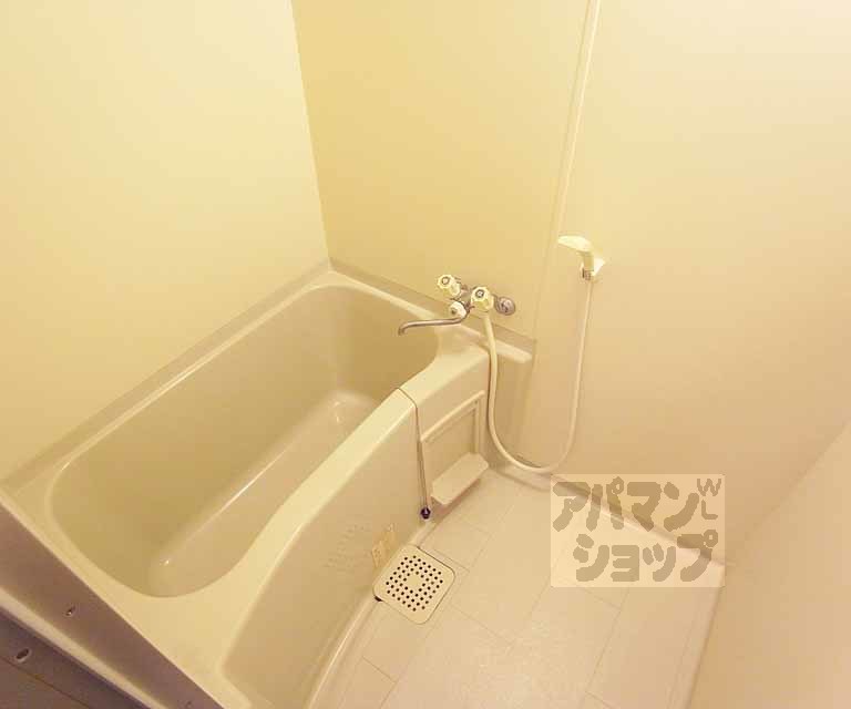 バス・シャワールーム　バスルームです。