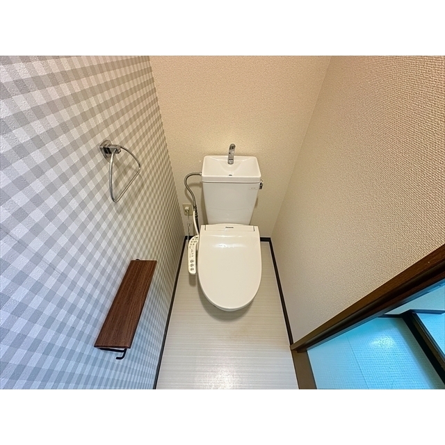 トイレ　快適な温水洗浄機能付き
