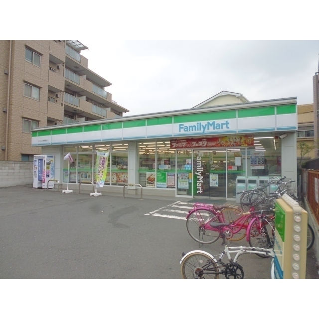コンビニ　ファミリーマート　三ツ沢上町駅前店（コンビニ）まで130m