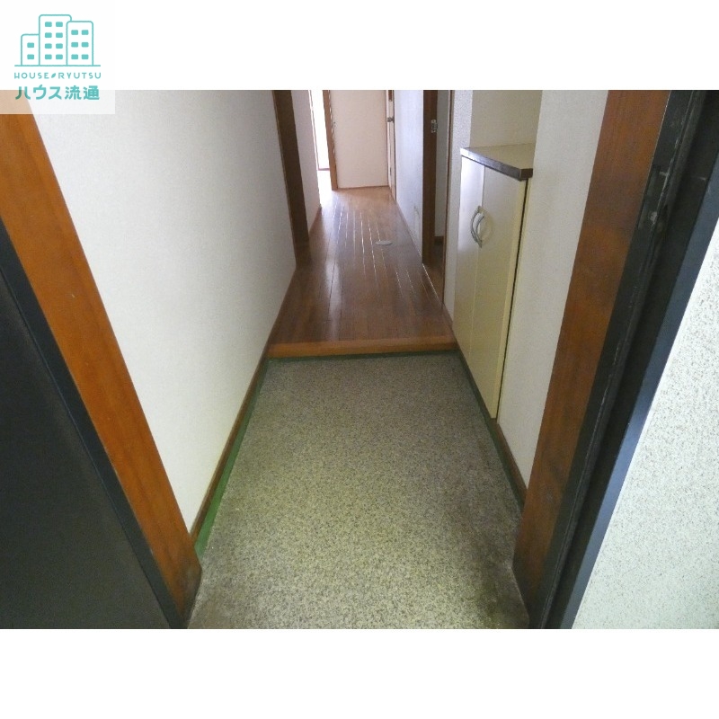 玄関　※別号室の写真です