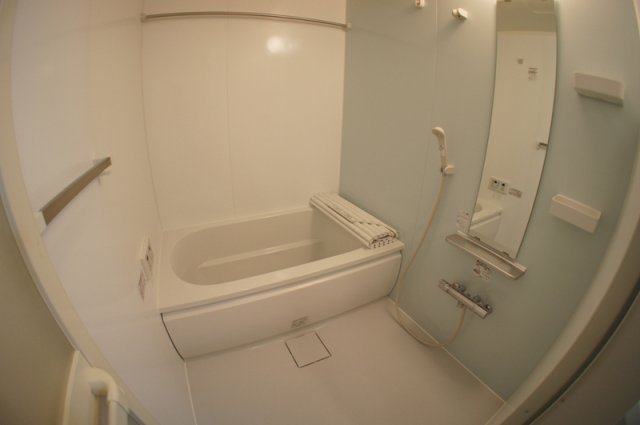 バス・シャワールーム　写真は反転のお部屋です