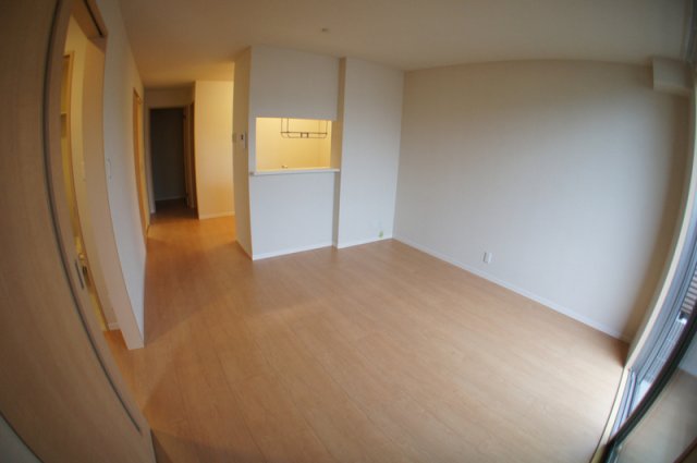 居室・リビング　写真は反転のお部屋です