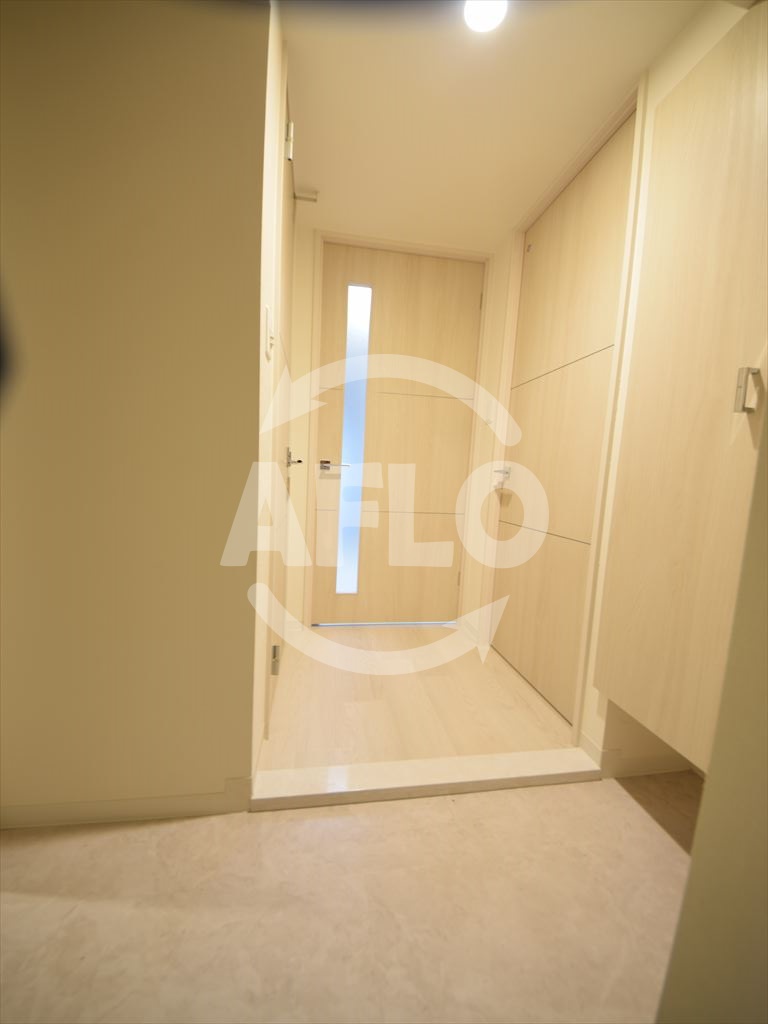 玄関　ウルバーノ　イリス　玄関