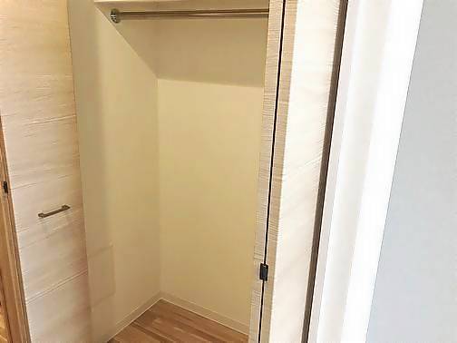 収納　ハンガーがかけれる収納があります。