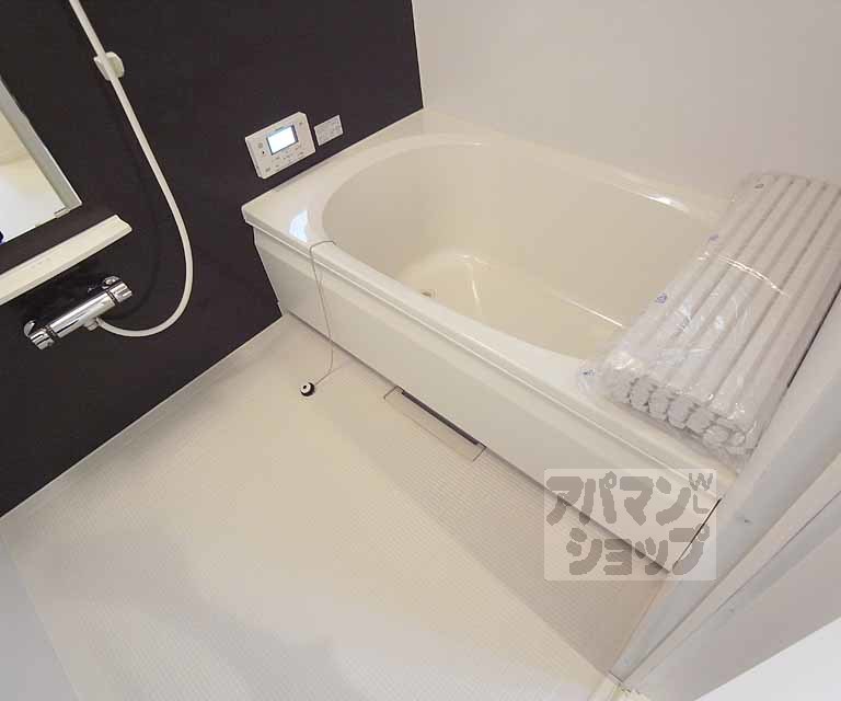 バス・シャワールーム　追い焚き機能付き！