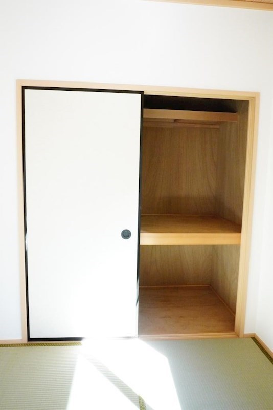 収納　押入れ付きの和室