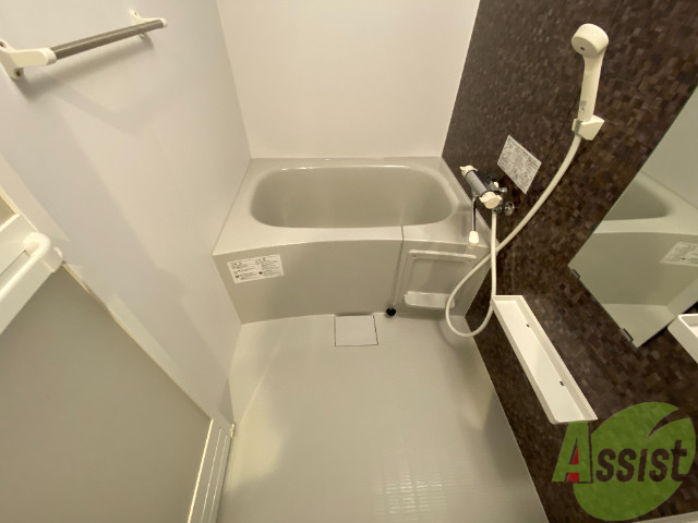 バス・シャワールーム　洗い場が広いお風呂です。追焚・浴室乾燥も付いてます。