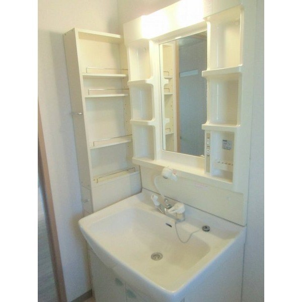 洗面設備　シャワー付き洗面台