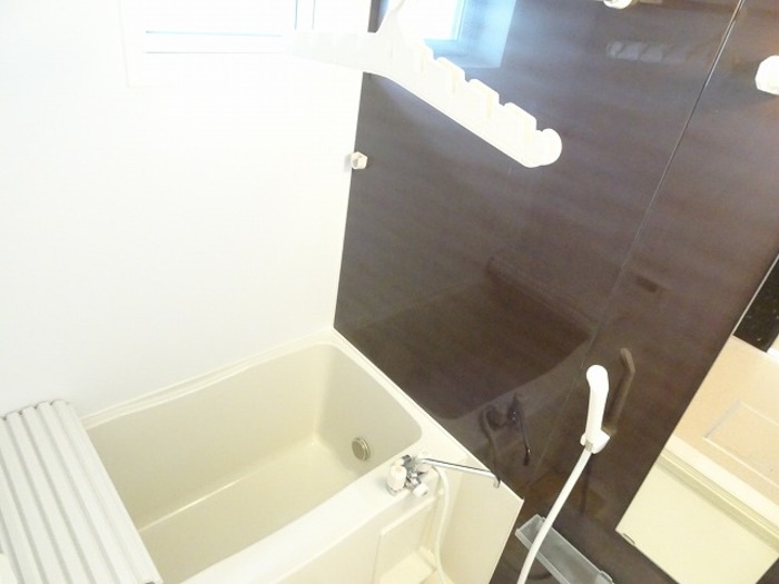 バス・シャワールーム　追い焚き給湯式浴室