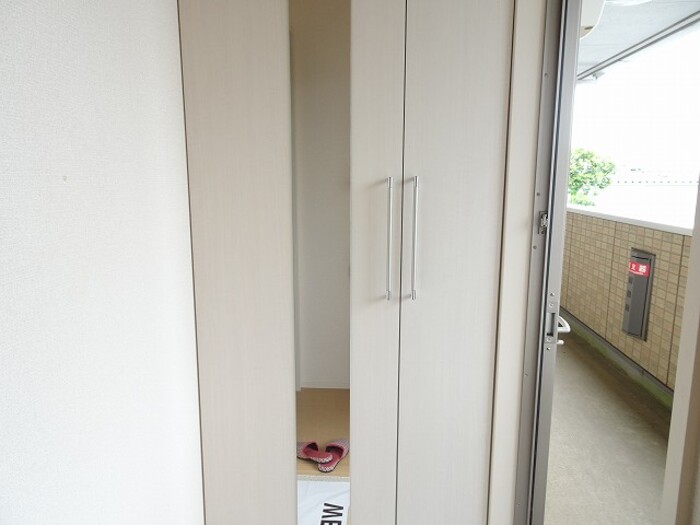 玄関　姿身付きシューズボックス