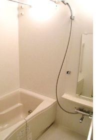 バス・シャワールーム　落ち着いた空間のお風呂です