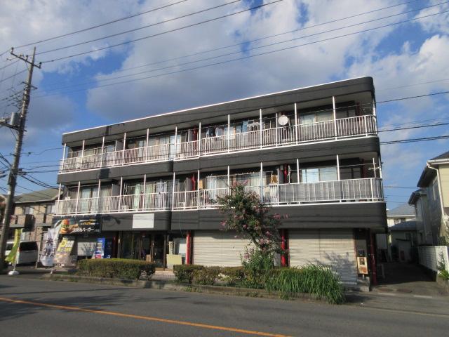 建物外観　3階建て