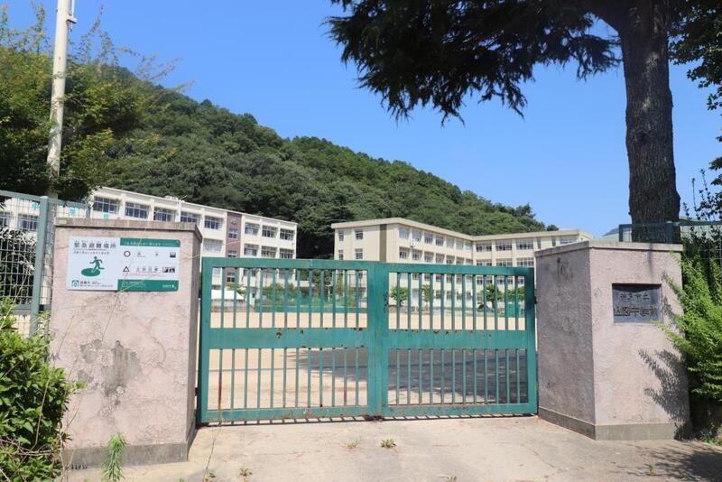 中学校　神戸市立山田中学校（中学校）まで2300m