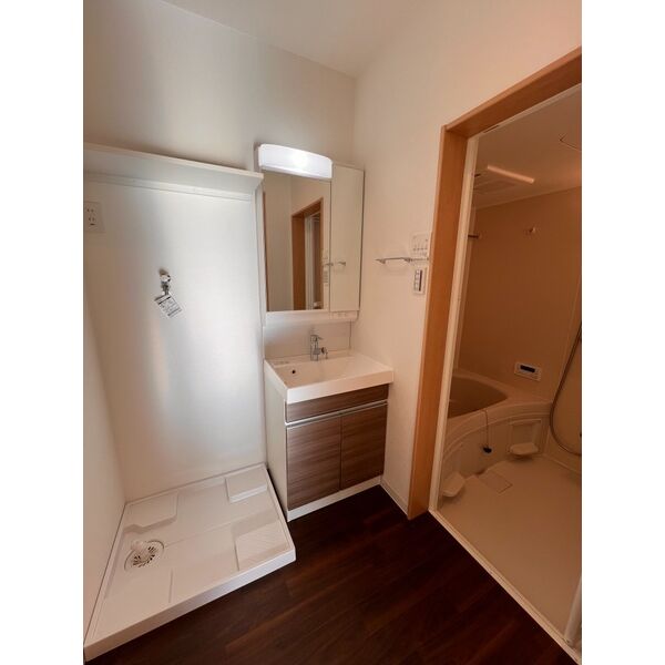 洗面設備　脱衣スペースもあります