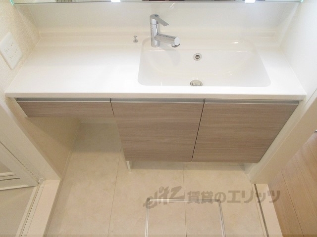 洗面設備　洗面台下収納