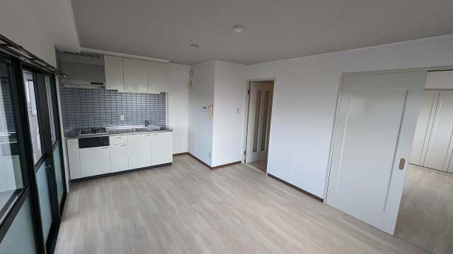 居室・リビング　※同マンション別部屋の参考写真です。