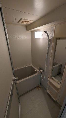 バス・シャワールーム　※同マンション別部屋の参考写真です。