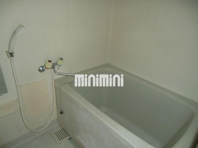 バス・シャワールーム　鏡のある浴室です