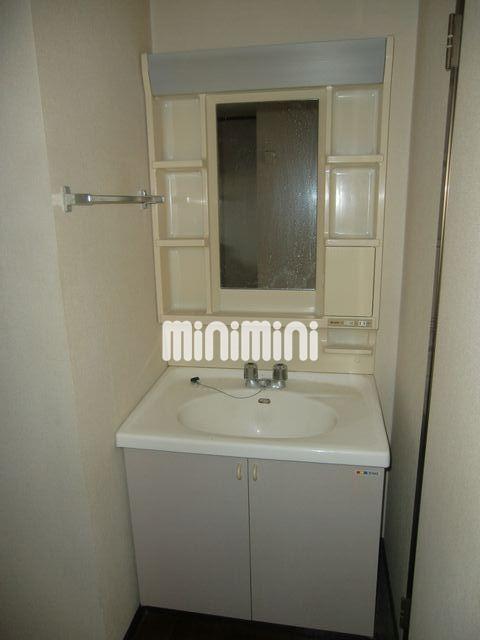 洗面設備　洗面化粧台です