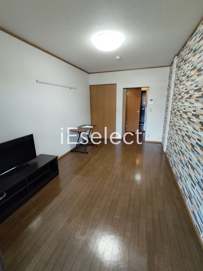 居室・リビング　アクセントクロスのおしゃれな居室