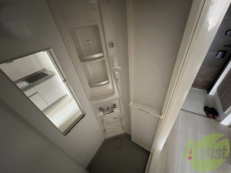 バス・シャワールーム　こちらはお一人暮らしにはちょうどいいシャワールームです。