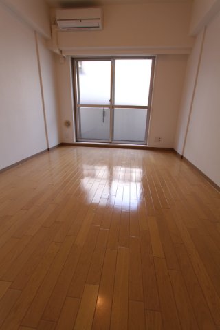 居室・リビング　※別部屋の参考写真です。