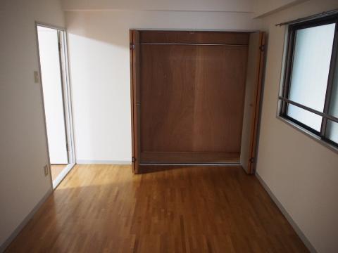 居室・リビング　室内