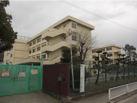 中学校　大東市立北条中学校（中学校）まで150m