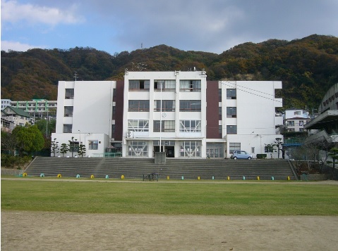 小学校　大東市立北条小学校（小学校）まで688m
