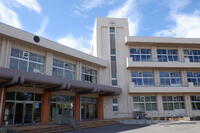 中学校　柏崎市立松浜中学校（中学校）まで868m