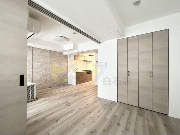 収納　使い勝手が良いウォークインクローゼット付きです♪