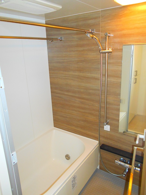 バス・シャワールーム　参考写真、追焚オートバス、浴室換気乾燥機付きです