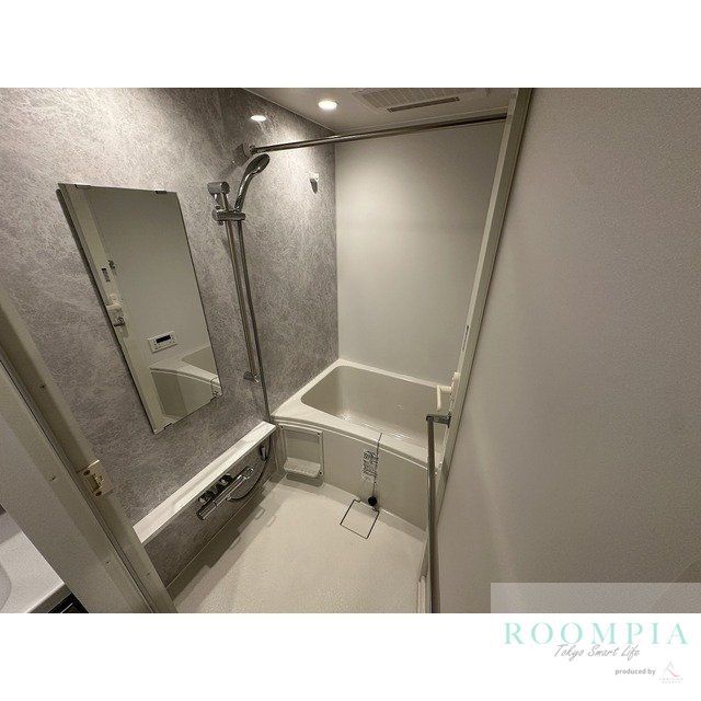 バス・シャワールーム　※同タイプの別のお部屋です。