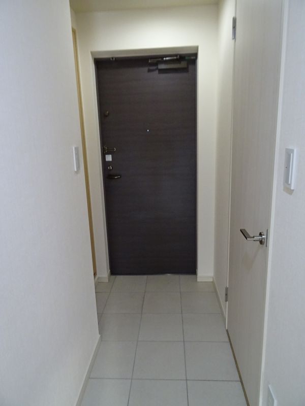 玄関　※別部屋の参考写真です。