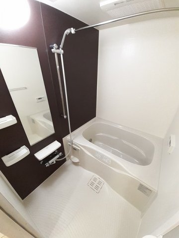 バス・シャワールーム　コンパクトで使いやすいお風呂です