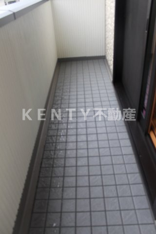 バルコニー　暖かな日差しのふりそそぐバルコニー