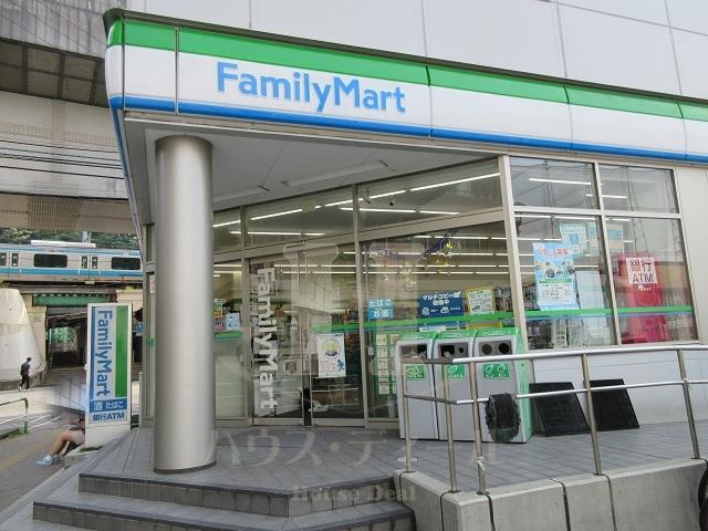 コンビニ　ファミリーマート王子駅南口店（コンビニ）まで570m