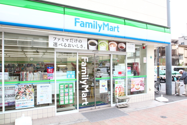 コンビニ　ファミリーマート西池袋四丁目店（コンビニ）まで684m