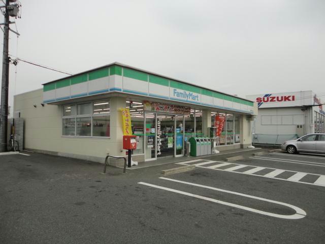 コンビニ　ファミリーマート鈴鹿神戸三丁目店（コンビニ）まで370m