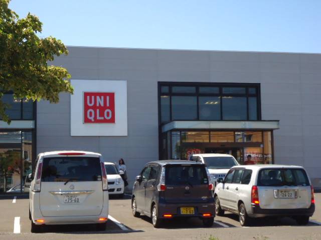 ショッピングセンター　ユニクロ札幌屯田店（ショッピングセンター）まで956m