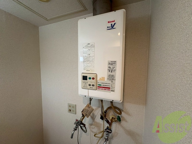 その他設備　給湯器です。操作しやすいパネルになってます。